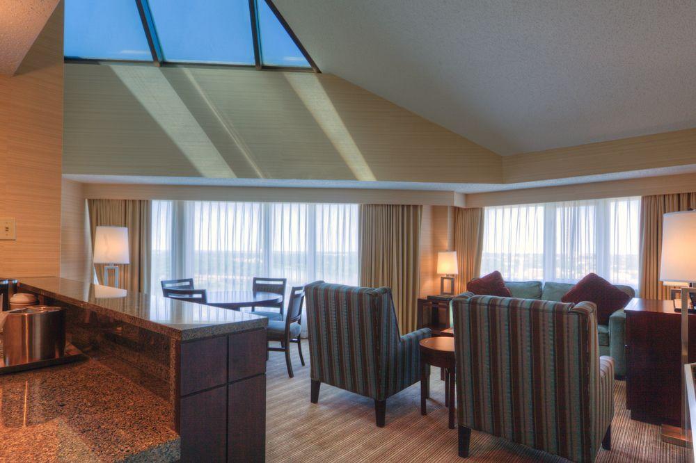 Delta Hotels By Marriott Saskatoon Downtown Exterior photo