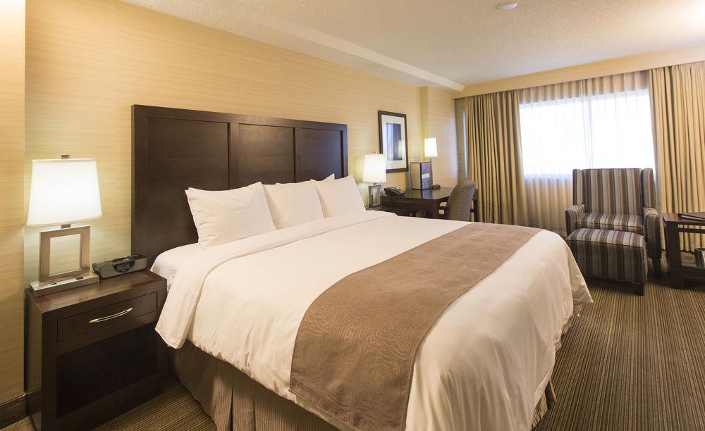 Delta Hotels By Marriott Saskatoon Downtown Exterior photo