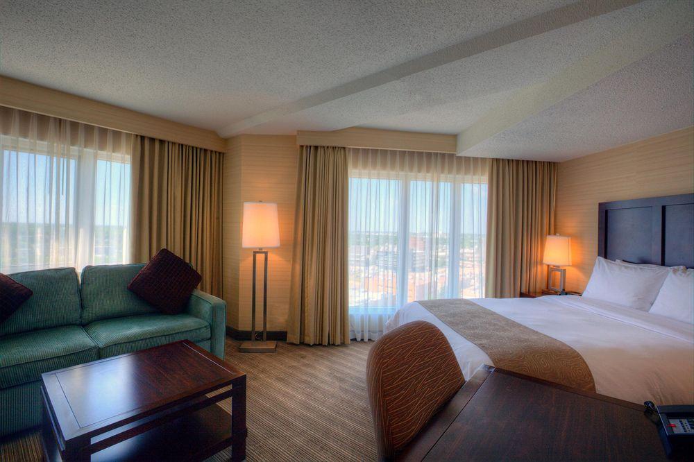 Delta Hotels By Marriott Saskatoon Downtown Exterior photo