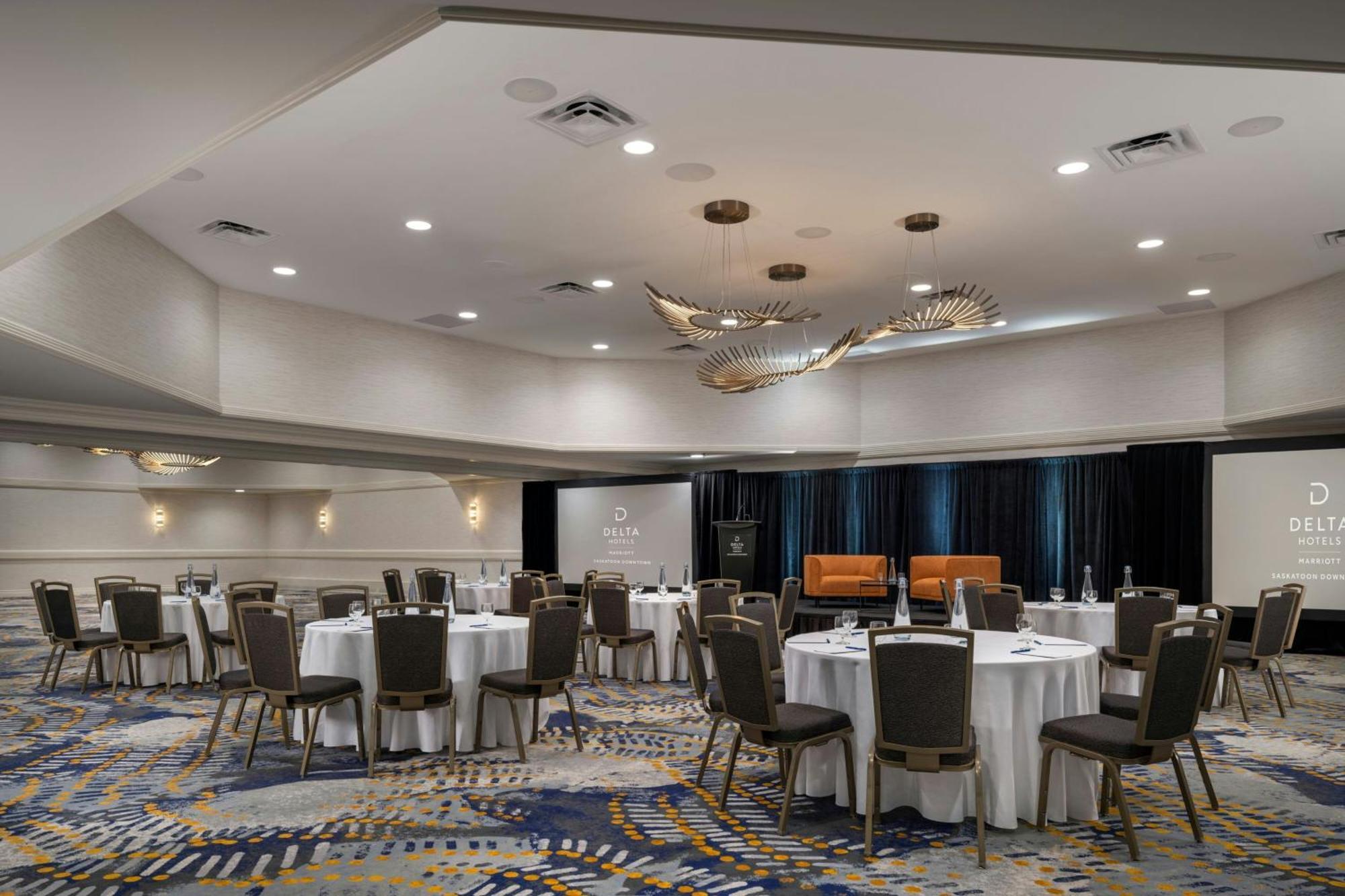 Delta Hotels By Marriott Saskatoon Downtown Exterior photo